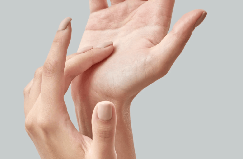 INJECTIONS RADIESSE DES MAINS​